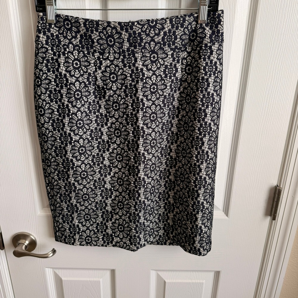 Banana Republic Womens 2 Navy Blue White Floral Lace Pencil Skirt Knee Length